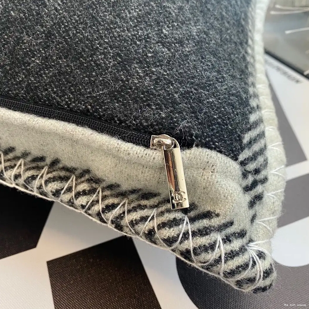 WOOL PILLOW 2.0 THROW COCO 0602
